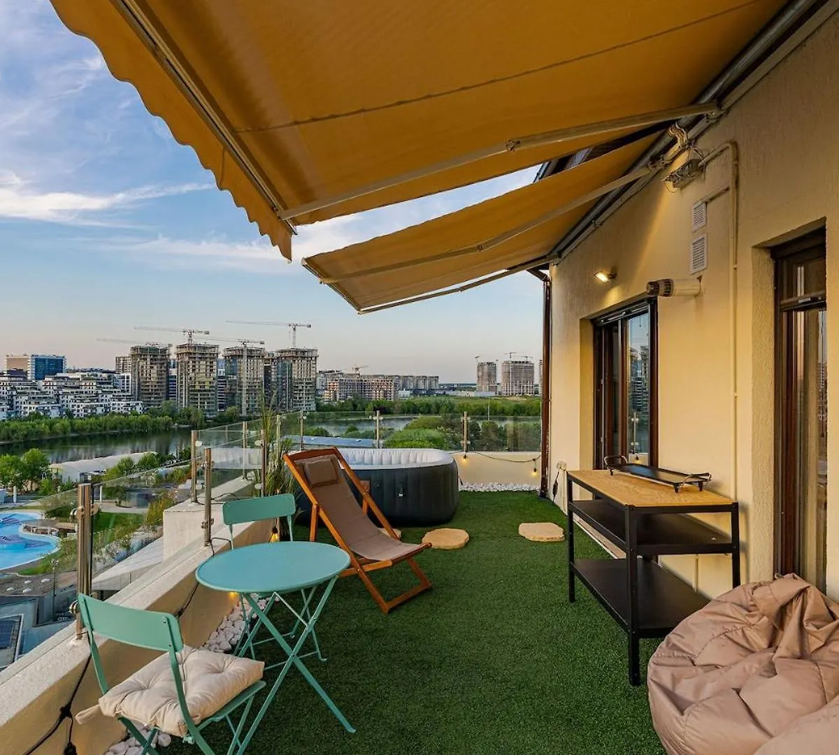 Apartamento Downtown Floreasca Penthouse With Jacuzzi&Sauna Bucareste